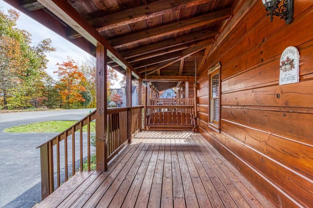 The Nut House, Hot Tub, Game Room, Wifi, 1089 Free Tickets Each Paid Day, Dollywood And More! Pigeon Forge Esterno foto
