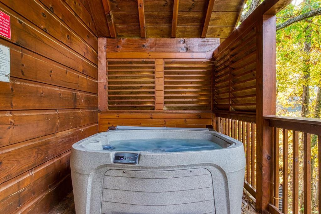 The Nut House, Hot Tub, Game Room, Wifi, 1089 Free Tickets Each Paid Day, Dollywood And More! Pigeon Forge Esterno foto