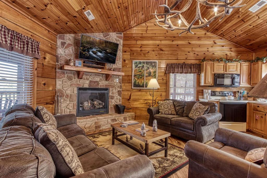 The Nut House, Hot Tub, Game Room, Wifi, 1089 Free Tickets Each Paid Day, Dollywood And More! Pigeon Forge Esterno foto