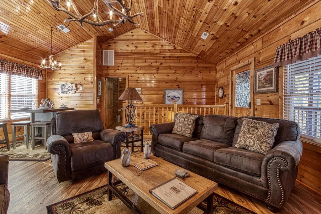 The Nut House, Hot Tub, Game Room, Wifi, 1089 Free Tickets Each Paid Day, Dollywood And More! Pigeon Forge Esterno foto