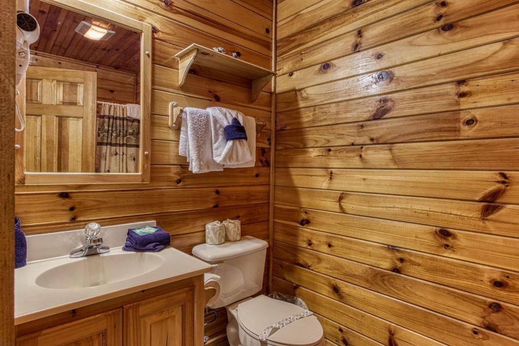 The Nut House, Hot Tub, Game Room, Wifi, 1089 Free Tickets Each Paid Day, Dollywood And More! Pigeon Forge Esterno foto