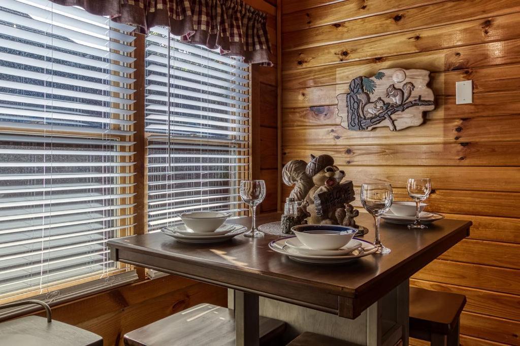 The Nut House, Hot Tub, Game Room, Wifi, 1089 Free Tickets Each Paid Day, Dollywood And More! Pigeon Forge Esterno foto