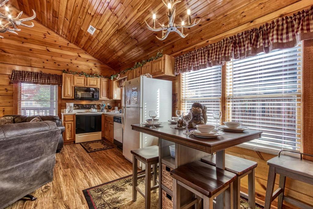 The Nut House, Hot Tub, Game Room, Wifi, 1089 Free Tickets Each Paid Day, Dollywood And More! Pigeon Forge Esterno foto