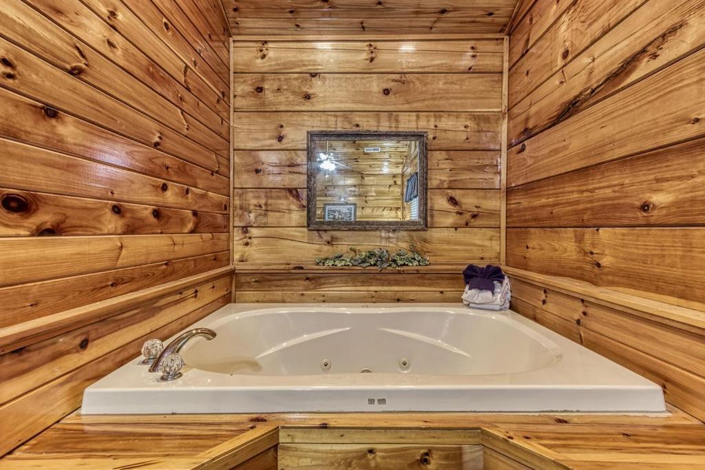 The Nut House, Hot Tub, Game Room, Wifi, 1089 Free Tickets Each Paid Day, Dollywood And More! Pigeon Forge Esterno foto