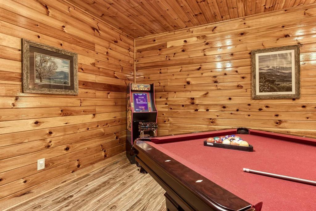 The Nut House, Hot Tub, Game Room, Wifi, 1089 Free Tickets Each Paid Day, Dollywood And More! Pigeon Forge Esterno foto