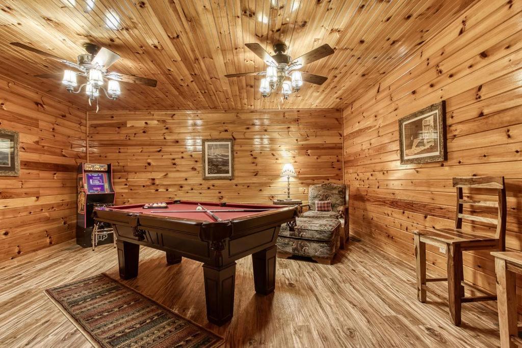The Nut House, Hot Tub, Game Room, Wifi, 1089 Free Tickets Each Paid Day, Dollywood And More! Pigeon Forge Esterno foto